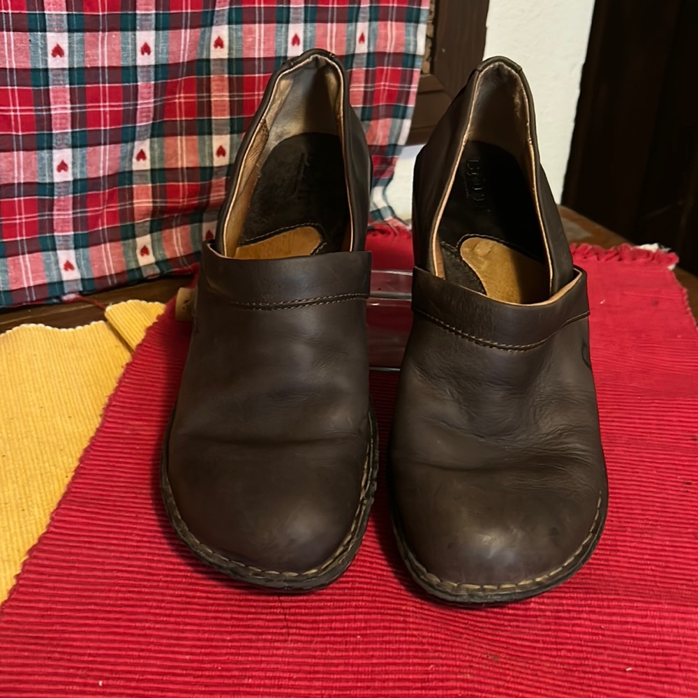 Born dark brown leather slip-ons size 9Med